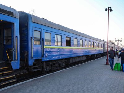 За 2 км від кордону з Польщею: дрон росії знову атакував пасажирський потяг на Волині