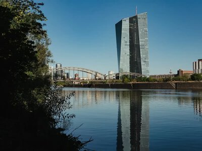 FT: Єврокомісія розглядає нові правові інструменти для спрямування заморожених російських активів на підтримку України