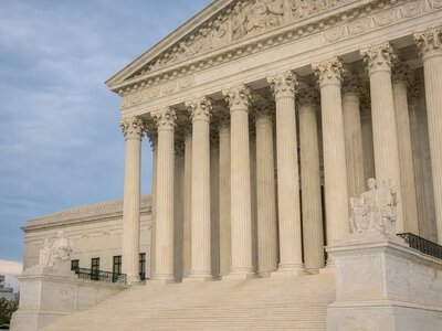 Верховний суд США відхилив клопотання Трампа щодо обмеження голосування поштою