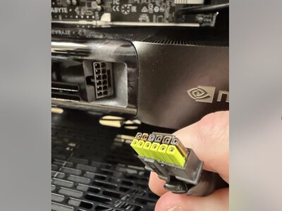 Блок живлення ASRock Taichi TC-1650T: розплавлений конектор