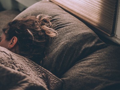 Прокидаєтеся о 3-й ночі й не можете заснути: сім звичок, які псують сон