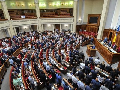 Або працюй, або на пенсію: у Раді хочуть скасувати виплати деяким категоріям пенсіонерів