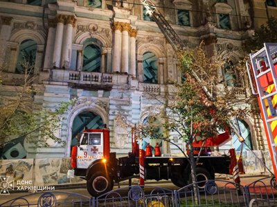 У центрі Харкова палав будинок, пошкоджений російською ракетою ще у 2022 році