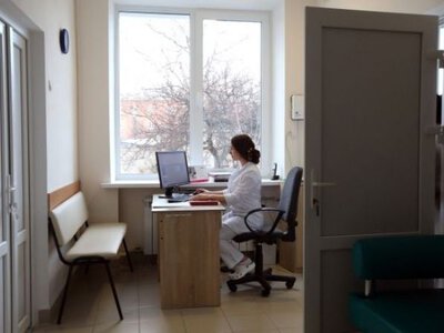 Дефіцит кадрів у системі охорони здоров'я: ринок праці фіксує подвоєння вакансій та зростання зарплат медиків