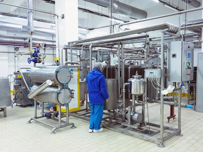 Молокозавод на Кіровоградщині має вакансію сировара з зарплатою майже 30 тисяч гривень