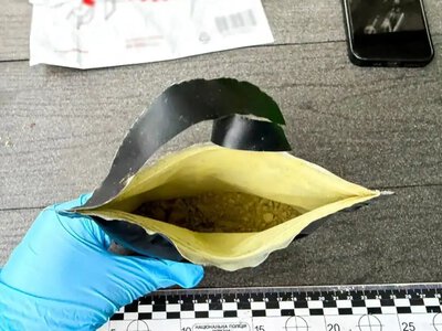 Поліція вилучила 700 грамів кратому в посилках: на Рівненщині оголосили підозру трьом фігурантам
