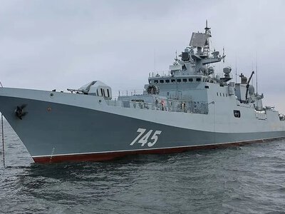 Російський фрегат випустив сигнальні ракети по гелікоптеру НАТО