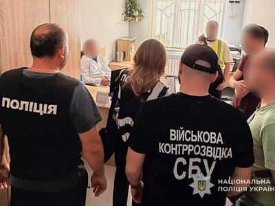 Поліція Сумщини викрила лікаря на одержанні неправомірної вигоди за оформлення лікарняного військовослужбовцю