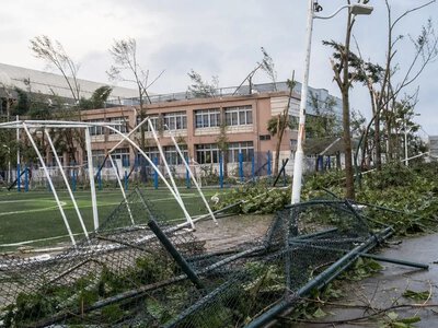 У Китаї ймовірний торнадо пошкодив школу на Хайнані, постраждалих немає