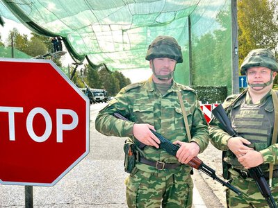 Білорусь встановила блокпости та антидронові сітки на в’їзді до Гомеля з боку Чернігова