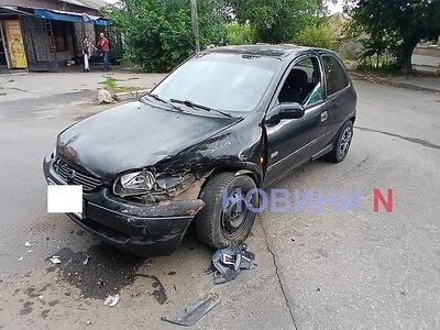 Opel не пропустив Ford на перехресті у Миколаєві: рух утруднений