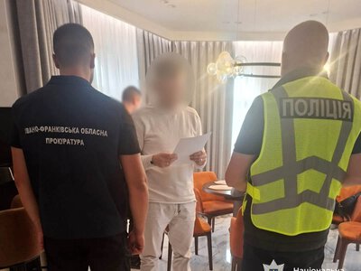 Забрав два авто та документи на квартиру: 38-річного чоловіка підозрюють у шахрайстві на 5,4 млн
