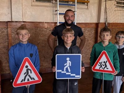 Світловідбивачі та розбір небезпечних ситуацій: на Ковельщині правоохоронці навчали дітей правилам руху