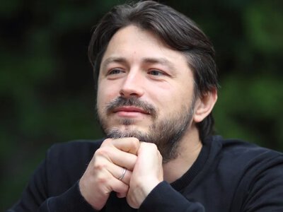 «Уже такі дорослі»: Притула вперше показав рідкісні фото своїх доньок (ФОТО) 