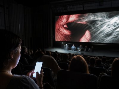 На кінофестивалі в Торонто представили трилер Vintage Violence про життя в смартфоні