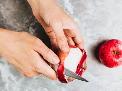 Не поспішайте викидати: які фрукти з цвіллю ще можна їсти