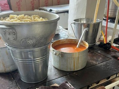 Держпродспоживслужба показала харчоблок львівської школи, який закрили після фото їжі з пліснявою