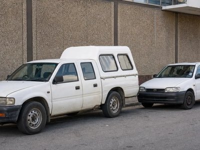 У ПАР двох поліцейських перевіряють через приватне авто під час операції
