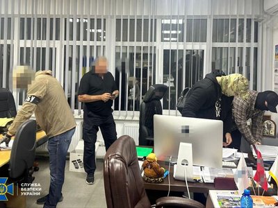 СБУ викрила голову чернігівського осередку «Батьківщини» та ексзаступника Голови ДСНС, які намагалися організувати в Україні низку терактів, підпалів та замах на активіста