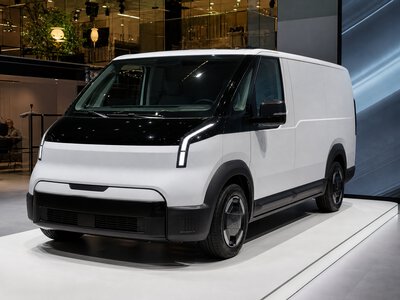 Kia представила електричний фургон PV7 у пасажирській і вантажній версіях