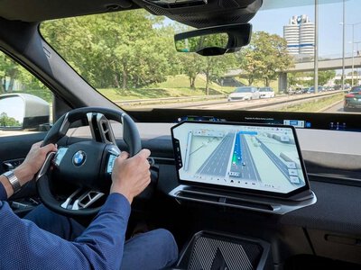 Погляд замість керма: BMW радикально змінює навігацію та керування автопілотом