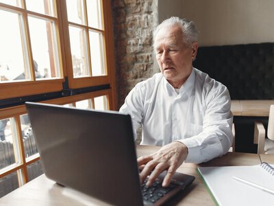 Доплати до пенсії для українців 70+: які виплати гарантує держава