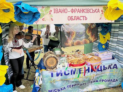 Тисменицька громада представила традиційні страви Прикарпаття на гастрофестивалі на Житомирщині