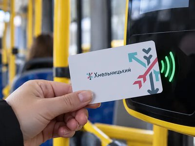 У Хмельницькому оформили понад 3 тисячі пластикових транспортних карток