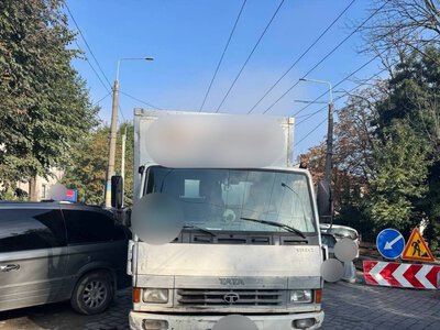 У Чернівцях на вулиці Головній сталася ДТП: рух ускладнено
