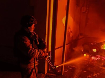  Вночі у Херсоні через російську атаку горіла машина. ФОТО 