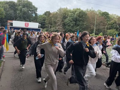 У Хмельницькому студенти та викладачі провели спортивний забіг до Дня фізкультури