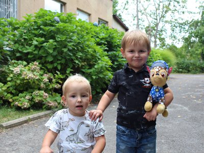 Двоє братів із Дніпра шукають родину
