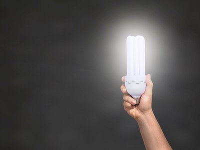 Як вибрати акумуляторну LED-лампочку для світильника: гід від Євросвітло
