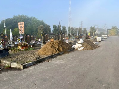 У Калуші за 8 мільйонів гривень облаштовують безбар’єрний тротуар та оновлюють Алею Слави