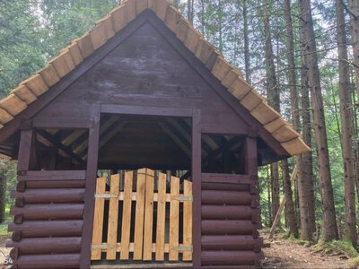 На полонині «Лисиця» у НПП «Синьогора» відновили місце для відпочинку