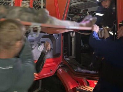 На Запоріжжі після російського удару жінку дістали з-під завалів будинку