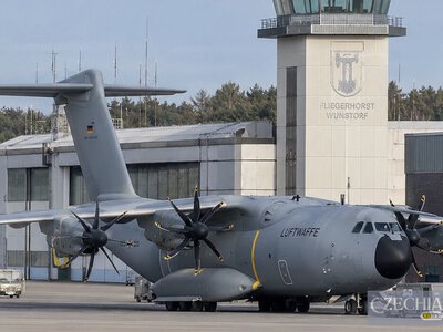 У Німеччині біля військової авіабази впав невідомий дрон: поліція шукає уламки