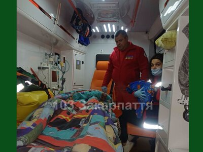 Пологи почалися вдома: на Мукачівщині жінка народила восьмого малюка