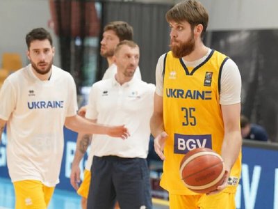 Форвард збірної України офіційно повернувся в Європу з баскетбольної екзотичної першості