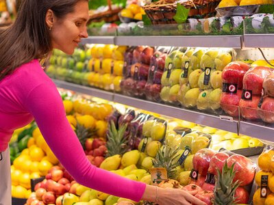 Долар диктує ціни: які продукти дорожчають слідом за курсом у 2026 році