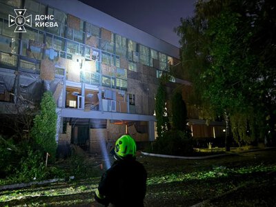 У Києві через ворожий обстріл пошкоджено 4-поверховий навчальний заклад