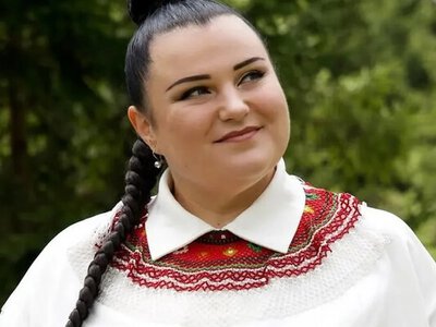 «Втомилася жити в потягах»: Alyona alyona переїхала з Києва до коханого