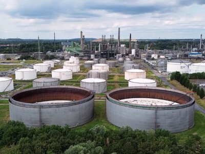 Саудівська Аравія припиняє частину поставок нафти до Європи після удару по ключовому нафтопроводу