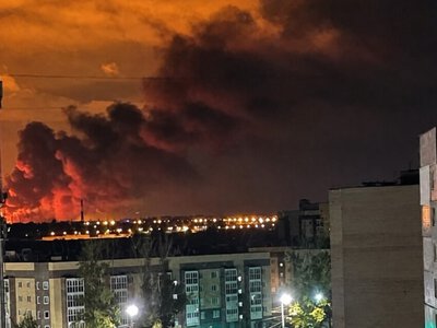 У росії після ударів дронами ймовірно горять військовий аеродром та один із найбільших НПЗ