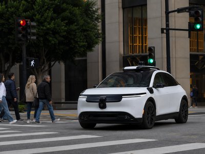 Дослідження зафіксувало на 68% менше ДТП за участю роботаксі Waymo