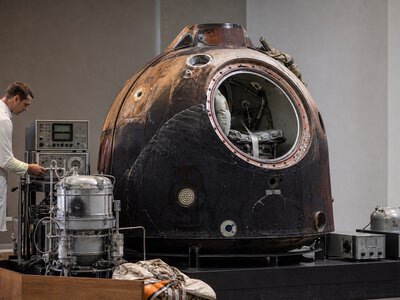 15 вересня 1968 року Зонд-5 відправив черепах у політ навколо Місяця
