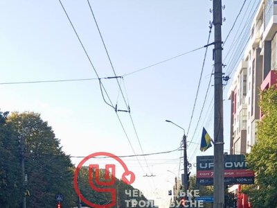 У Чернівцях через ДТП на перехресті Героїв Майдану та Рівненської ускладнений рух тролейбусів