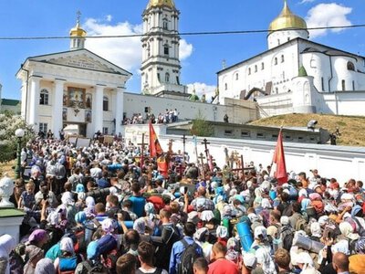 Росія прийняла Україну й вигодувала гадюку: віряни УПЦ МП у Почаєві знову шокують проросійськими поглядами