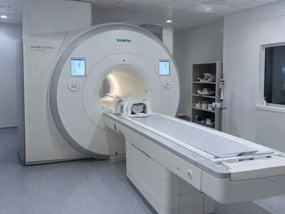 Для захисників та ветеранів на Прикарпатті запровадили пільгові умови на КТ та МРТ: перелік діагностичних центрів і розмір знижок