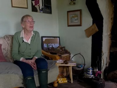 Живе без світла й води вже 84 роки: чому жінка відмовляється від сучасних зручностей 